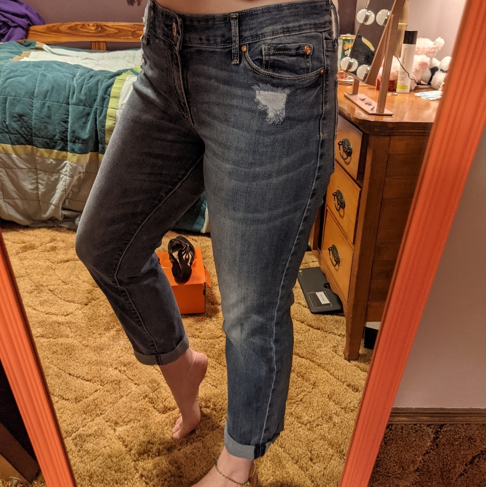 Women's Distressed Levi's jeans
